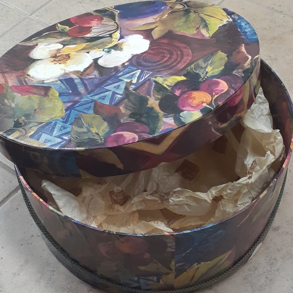 *SOLD*VINTAGE ๐Red & Black Wool Hat w/Plum - Picture 6 of 6